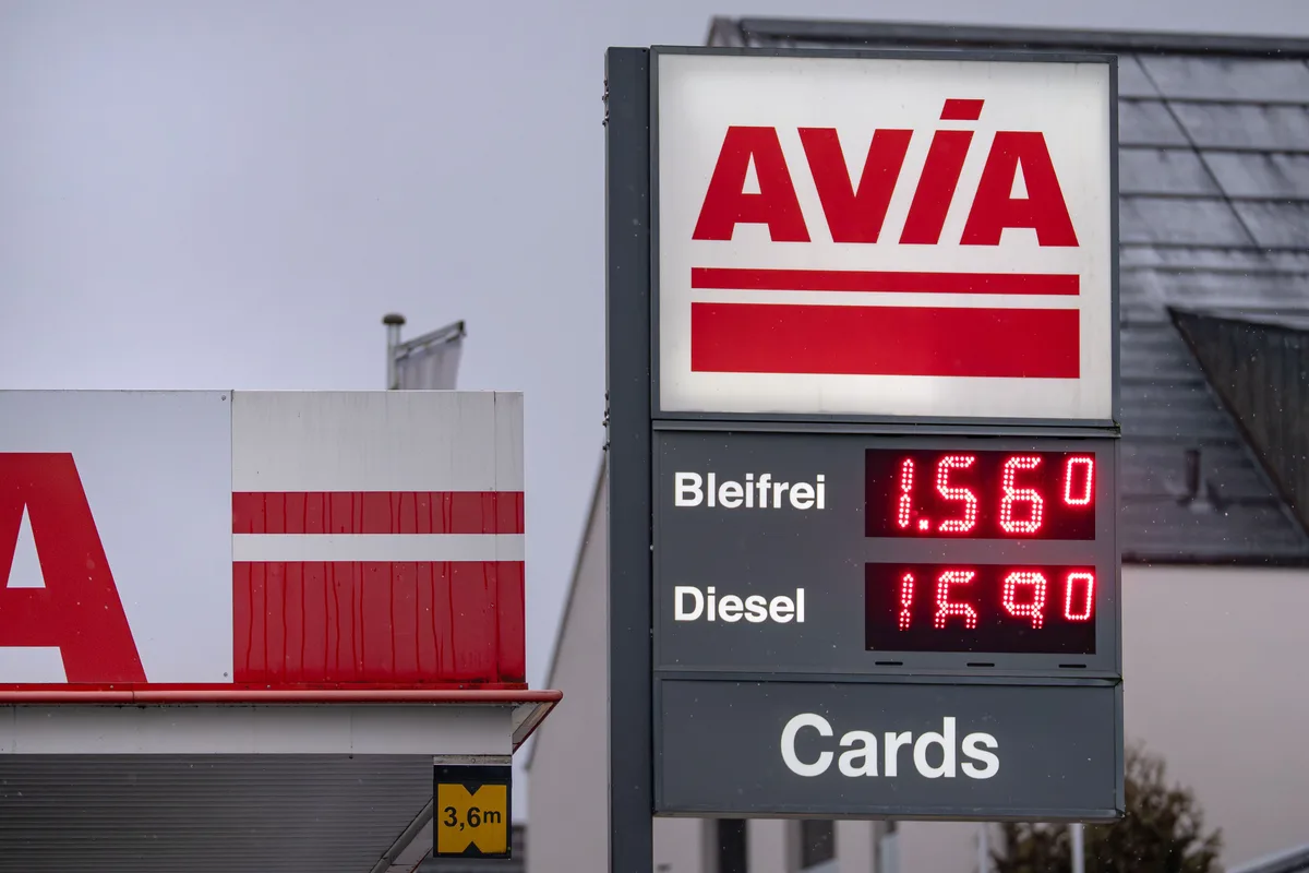 Avia Tankstelle in Weisslingen.